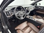 Volvo V60 Cross Country B5 AWD Pro | 19" | Trekhaak | Panoramadak | Head-Up | 360 Camera | Elektr. verst. Stoelen | Full LED | Harman Kardon