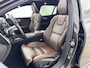 Volvo V60 Cross Country B5 AWD Pro | 19" | Trekhaak | Panoramadak | Head-Up | 360 Camera | Elektr. verst. Stoelen | Full LED | Harman Kardon