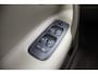 Volvo V70 2.4 Comfort Line Automaat - Airco, Leer, Cruise, Trekhaak