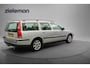 Volvo V70 2.4 Comfort Line Automaat - Airco, Leer, Cruise, Trekhaak