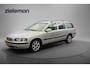 Volvo V70 2.4 Comfort Line Automaat - Airco, Leer, Cruise, Trekhaak