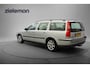 Volvo V70 2.4 Comfort Line Automaat - Airco, Leer, Cruise, Trekhaak