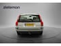 Volvo V70 2.4 Comfort Line Automaat - Airco, Leer, Cruise, Trekhaak
