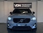 Volvo XC40 2.0 B4 Plus Dark 2WD Pano 360cam H/K Memory 19''