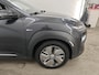Hyundai Kona Electric EV Premium 64 kWh Warmtepomp SOH 100% FASE 3 Verkeersbordassistent