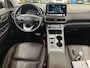 Hyundai Kona Electric EV Premium 64 kWh Warmtepomp SOH 100% FASE 3 Verkeersbordassistent