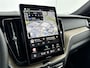 Volvo XC60 T8 Recharge Ultra Dark | 22" | Trekhaak | Luchtvering | Bowers & Wilkins | Getint & Gelamineerd glas | Alarm | Head-up | Panoramadak | 360 Camera | Stoel/stuur/achterbankverwarming