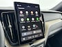 Volvo XC60 T8 Recharge Ultra Dark | 22" | Trekhaak | Luchtvering | Bowers & Wilkins | Getint & Gelamineerd glas | Alarm | Head-up | Panoramadak | 360 Camera | Stoel/stuur/achterbankverwarming