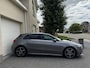 Mercedes-Benz A-klasse 180 AMG Aut Nightpakket Widescreen AmbientLight Keyless SportLeder Led Camera 18" Pdc