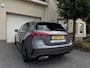 Mercedes-Benz A-klasse 180 AMG Aut Nightpakket Widescreen AmbientLight Keyless SportLeder Led Camera 18" Pdc