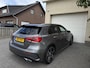 Mercedes-Benz A-klasse 180 AMG Aut Nightpakket Widescreen AmbientLight Keyless SportLeder Led Camera 18" Pdc