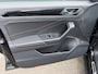 Volkswagen T-Roc 1.5 TSI 150pk DSG R-Line | Black Style | 19 Inch | Panoramadak | Camera | Keyless | Elek. Achterklep | Dode hoek | Rijklaar incl. 1 jaar Bovag garantie