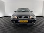 Volvo V40 1.8 Europa *LEATHER-FABRIC | HEATED-COMFORTSEATS | AIRCO | CRUISE | TOWBAR | RADIO-CD | 17''ALU*