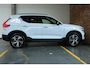 Volvo XC40 B4 Plus Dark | Trekhaak | Panoramadak | Verwarmbare voorstoelen, voorruit en stuurwiel | Premium audio by Harman Kardon | Apple carplay/Android auto | Keyless |
