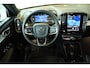 Volvo XC40 B4 Plus Dark | Trekhaak | Panoramadak | Verwarmbare voorstoelen, voorruit en stuurwiel | Premium audio by Harman Kardon | Apple carplay/Android auto | Keyless |