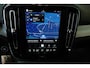 Volvo XC40 B4 Plus Dark | Trekhaak | Panoramadak | Verwarmbare voorstoelen, voorruit en stuurwiel | Premium audio by Harman Kardon | Apple carplay/Android auto | Keyless |