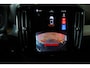 Volvo XC40 B4 Plus Dark | Trekhaak | Panoramadak | Verwarmbare voorstoelen, voorruit en stuurwiel | Premium audio by Harman Kardon | Apple carplay/Android auto | Keyless |