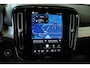 Volvo XC40 B4 Plus Dark | Trekhaak | Panoramadak | Verwarmbare voorstoelen, voorruit en stuurwiel | Premium audio by Harman Kardon | Apple carplay/Android auto | Keyless |