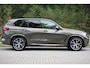 BMW X5 xDrive45e Executive M-Sport | HUD | Adap Cruise | Memory | Elektr. trekhaak | Alarm kl.3 | Stoelverwarming | Sensatec Dashboard | Shadow Line | Etc.