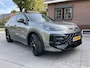 Volkswagen T-Roc 1.5 eTsi R-Line First Edition Black Style /Hu Display /ElekTrekhaak / Panoramadak / Harmon Kardon / subwoofer / Matrix Led Verlichting / Stuur en stoel verwarming / 360 Camera /