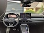 Volkswagen T-Roc 1.5 eTsi R-Line First Edition Black Style /Hu Display /ElekTrekhaak / Panoramadak / Harmon Kardon / subwoofer / Matrix Led Verlichting / Stuur en stoel verwarming / 360 Camera /