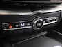 Volvo XC60 2.0 T8 Plug-in hybrid AWD Ultra Black Edition | Panoramadak | Elekt. verstelbare comfortstoelen + Geheugen | Harman/Kardon Audio | 360 Camera | HUD | Apple CarPlay/Android Auto |