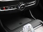 Volvo XC90 2.0 T8 Plug-in hybrid AWD Ultra Dark Panoramadak Navigatie Apple Carplay Android Auto 360 camera Parkeerhulp Adaptive Cruise Control Verwarmde en geventileerde voorstoelen Head-up-display Harman Kardon Premium Sound Memory stoelen met massagefunctie Climate Control Matrix-ledkoplampen
