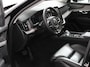 Volvo XC90 2.0 T8 Plug-in hybrid AWD Ultra Dark Panoramadak Navigatie Apple Carplay Android Auto 360 camera Parkeerhulp Adaptive Cruise Control Verwarmde en geventileerde voorstoelen Head-up-display Harman Kardon Premium Sound Memory stoelen met massagefunctie Climate Control Matrix-ledkoplampen