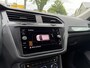 Volkswagen Tiguan 1.5 TSI ACT R-LINE AUTOMAAT Trekhaak Head UP display Navigatie Automatische Airco LMV Adaptief Cruise control