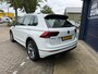 Volkswagen Tiguan 1.5 TSI ACT R-LINE AUTOMAAT Trekhaak Head UP display Navigatie Automatische Airco LMV Adaptief Cruise control