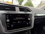 Volkswagen Tiguan 1.5 TSI ACT R-LINE AUTOMAAT Trekhaak Head UP display Navigatie Automatische Airco LMV Adaptief Cruise control