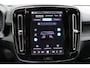 Volvo EX40 Single Motor Extended Range Plus 82 kWh | Trekhaak | Verwarmbare voorstoelen en stuurwiel | Keyless | Apple carplay/Android auto | Adaptieve cruise control | Warmtepomp