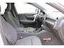 Volvo EX40 Single Motor Extended Range Plus 82 kWh | Trekhaak | Verwarmbare voorstoelen en stuurwiel | Keyless | Apple carplay/Android auto | Adaptieve cruise control | Warmtepomp