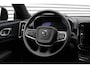 Volvo EX40 Single Motor Extended Range Plus 82 kWh | Trekhaak | Verwarmbare voorstoelen en stuurwiel | Keyless | Apple carplay/Android auto | Adaptieve cruise control | Warmtepomp
