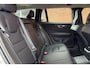 Volvo V60 T8 Twin Engine AWD Inscription | Trekhaak | Panoramadak | Adaptieve Bochtverlichting | BLIS Dodehoekdetectie | Apple Carplay/ Android Auto | Parkeercamera | Verwarmbare Voorstoelen | Navigatie