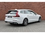 Volvo V60 T8 Twin Engine AWD Inscription | Trekhaak | Panoramadak | Adaptieve Bochtverlichting | BLIS Dodehoekdetectie | Apple Carplay/ Android Auto | Parkeercamera | Verwarmbare Voorstoelen | Navigatie