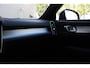 Volvo XC40 1.5 T2 Momentum Business | Semi Elektrische Trekhaak | Luxe Textiele Bekleding | Electronic Climate Controle | Lichtmetalen Velgen 5-Spaaks 18" | Sensus Connect met High Performance Audio | Apple Carplay/Android Auto | DAB Ontvanger | Keyless Start |