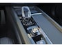 Volvo XC60 T6 Recharge AWD Plus Dark - IntelliSafe Assist & Surround - Harman/Kardon audio - Parkeercamera achter - Verwarmde voorstoelen, stuur & achterbank - Parkeersensoren voor & achter - Elektr. bedienb. voorstoelen met geheugen - Draadloze tel. lader - Extra getint glas - 21' LMV