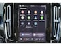 Volvo XC40 B4 Plus Black Edition - Panorama/schuifdak - IntelliSafe Assist & Surround - 360º Camera - Harman/Kardon audio - Verwarmde voorstoelen & stuur - Parkeersensoren voor & achter - Elektr. bedienb. voorstoelen met geheugen links - Draadloze tel. lader - Extra getint glas - 20' LMV