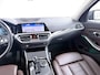 BMW 3-Serie 318i High Executive | LUXE! | Laser Light! | Assisted Driving! | Stoelverwarming!