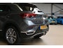 Volkswagen T-Roc 1.5 TSI 150pk Sport | NL-auto | Elek. klep | Trekhaak | Two-tone | 100% (Dealer) onderhouden label