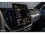 Volvo XC60 2.0 T6 Plug-in hybrid AWD Plus Black Edition Long Range | Facelift | Zwenkbare trekhaak | Panoramadak | Memory | Blis | Harman Kardon |