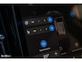 Volvo XC60 2.0 T6 Plug-in hybrid AWD Plus Black Edition Long Range | Facelift | Zwenkbare trekhaak | Panoramadak | Memory | Blis | Harman Kardon |