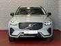 Volvo XC60 2.0 T8 455PK AWD PLUS DARK NIEUWE AUTO HARMAN KARDON 360.CAM STOEL/STUUR VERW LEER vapour grey