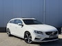 Volvo V60 2.0 T4 Business Sport | R-Design | Nwe. distributie | Adaptive | Schuifdak | Trekhaak
