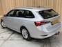 Skoda Octavia Combi 1.0 TSI Ambition Apple CarPlay/Android Auto | Climate & cruise control | LED verlichting | Lichtmetalen velgen | Navigatiesysteem | Parkeersensoren achter | Trekhaak