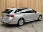 Skoda Octavia Combi 1.0 TSI Ambition Apple CarPlay/Android Auto | Climate & cruise control | LED verlichting | Lichtmetalen velgen | Navigatiesysteem | Parkeersensoren achter | Trekhaak