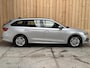 Skoda Octavia Combi 1.0 TSI Ambition Apple CarPlay/Android Auto | Climate & cruise control | LED verlichting | Lichtmetalen velgen | Navigatiesysteem | Parkeersensoren achter | Trekhaak