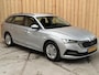 Skoda Octavia Combi 1.0 TSI Ambition Apple CarPlay/Android Auto | Climate & cruise control | LED verlichting | Lichtmetalen velgen | Navigatiesysteem | Parkeersensoren achter | Trekhaak