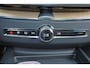 Volvo XC60 T6 Recharge AWD Ultra Dark - Luchtvering - Panorama/schuifdak - IntelliSafe Assist & Surround - 360º Camera - Harman/Kardon audio - Adaptieve LED koplampen - Verwarmde voorstoelen, stuur & achterbank - Parkeersensoren voor & achter - Elektr. bedienb. voorstoelen met geheugen - Head up display - Draadloze tel. lader - Extra getint glas - Inklapbare trekhaak - 20' LMV
